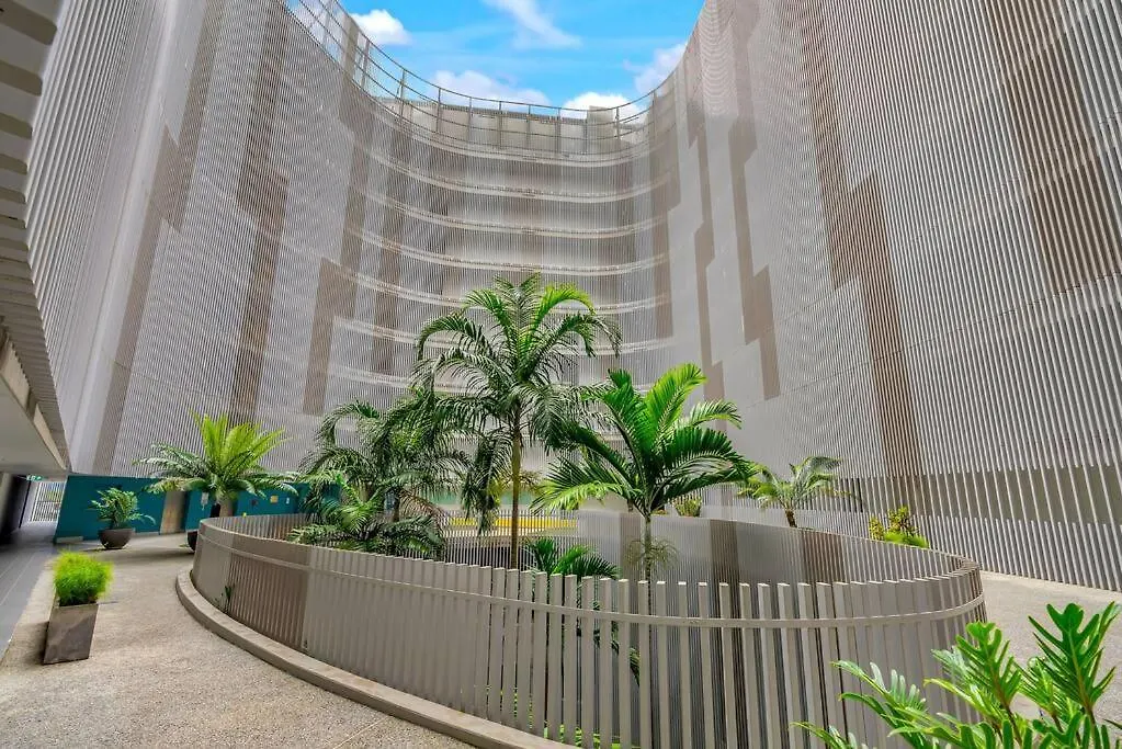 City Living At Harbour Lights On The Waterfront Cairns 0*,