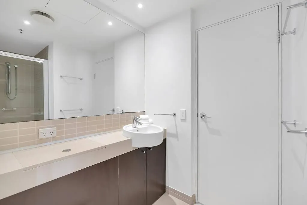 Apartment City Living At Harbour Lights On The Waterfront Cairns